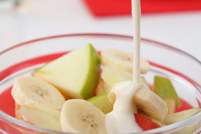 700-yoghurt-apples-breakfast