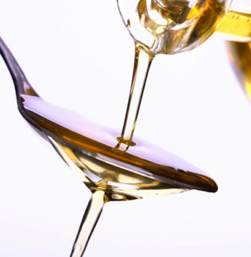 Macadamia Nut Oil for Beauty